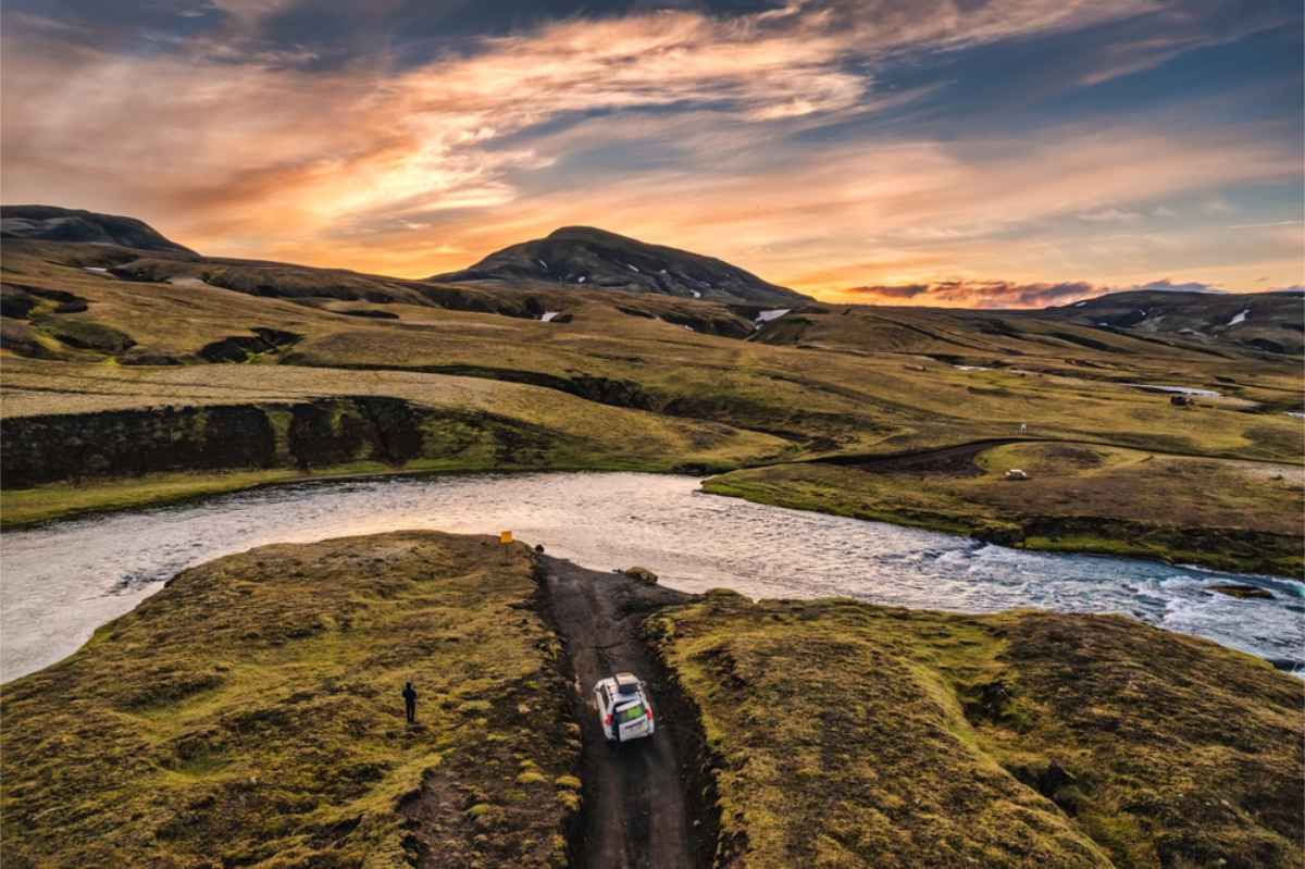 Rooftent camper before crossing a river in Iceland