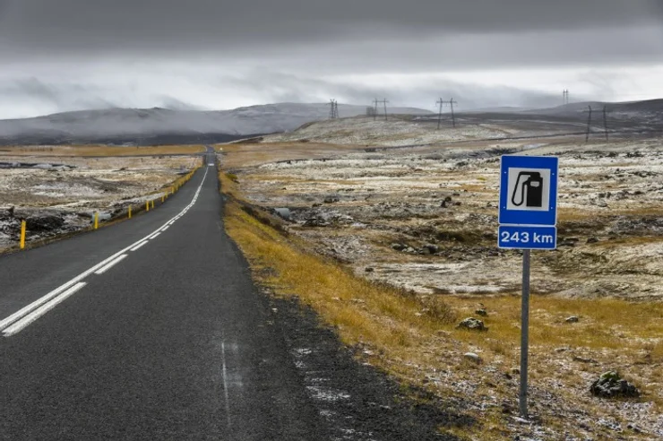 Algunas gasolineras en Islandia est&aacute;n ubicadas lejos de las ciudades, por lo que vale la pena llenar el tanque con anticipaci&oacute;n usando la tarjeta de gas prepagada