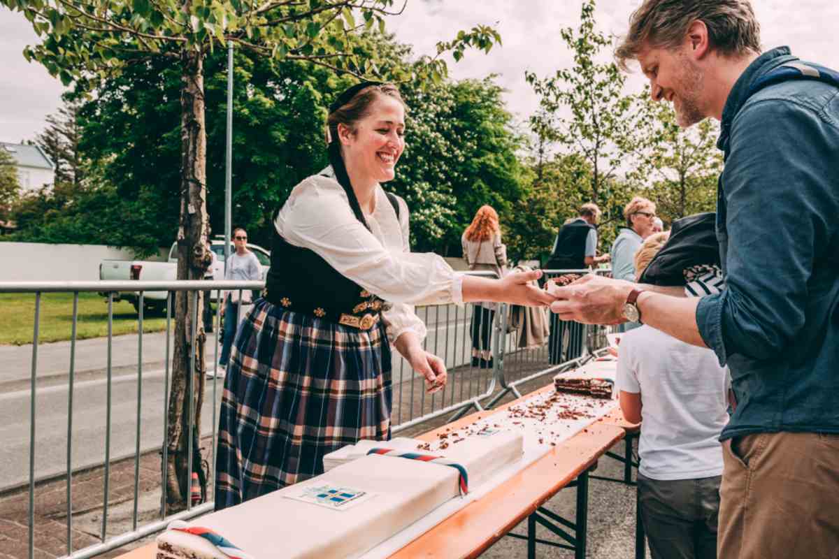 Des habitants célébrant la fête de l'indépendance islandaise