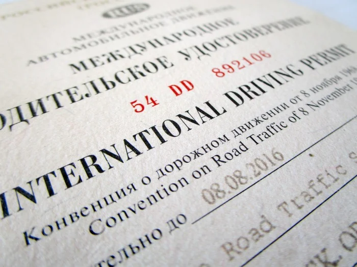 Gros plan d&rsquo;un document de permis de conduire international