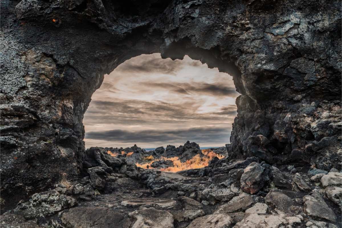 Paesaggi vulcanici del Diamond Circle Roccia di lava nera a Dimmuborgir
